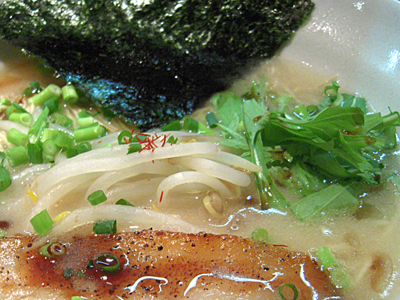 塩豚そば 野菜 三軒屋茂原.jpg