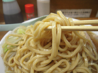 豚入りラーメン野菜マシ 麺上げup ラーメン麺徳 東上野.jpg