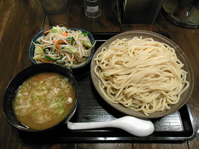たっぷり野菜つけ麺(大・冷) 三ツ矢堂辻堂.jpg