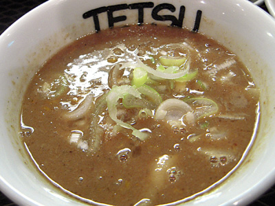 つけめん(大盛り) つけ汁 TETSU横浜.jpg