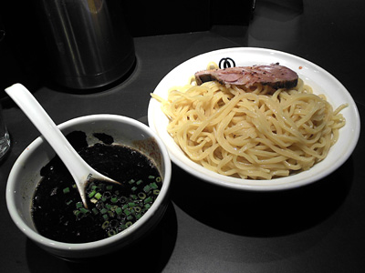 つけ麺 黒(大盛り) 武骨相傳.jpg