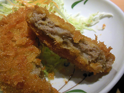 カレー鍋定食 メンチカツ2 やよい軒町屋.jpg