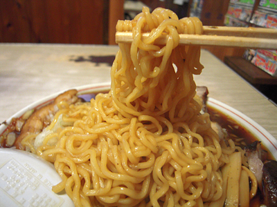 チャーシューメン+薬味 麺 梅乃家.jpg