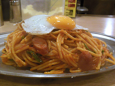 ナポリタン目玉焼き(大盛り) 横 パンチョ御徒町.jpg