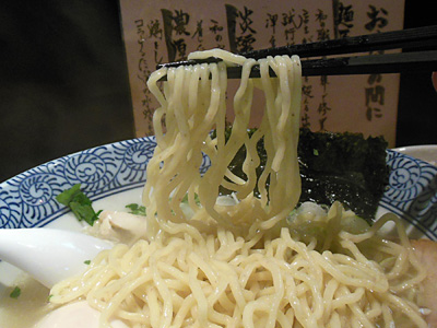 味玉淡麗とりそば 麺 清兵衛.jpg