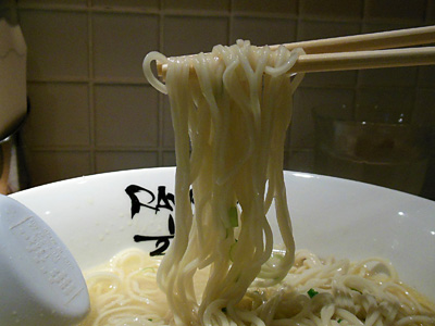味玉芳醇鶏らーめん(塩) 麺 1/20.jpg