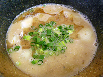 肉野菜つけめん(中盛り) つけ汁 ワンズワンズ.jpg