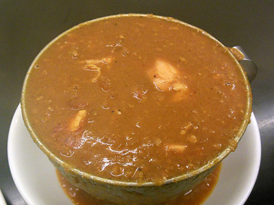 赤い鶏カレー(大盛り) 赤い鶏カレー カレー飲み物秋葉原.jpg