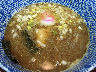 赤辛つけめん(中盛り) つけ汁 しゃりん幕張.jpg
