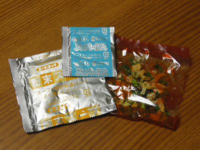 魚辛カレーうどん かやく袋 エースコック.jpg