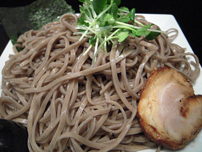 鰹つけ蕎麦(中盛り) 麺 龍馬灯.jpg