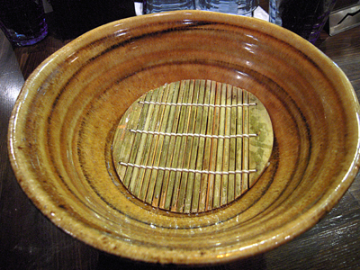 ペジポタつけ麺(胚芽麺・大盛) 水切りザル えん寺.jpg