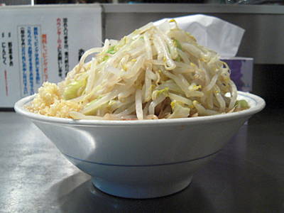 ラーメン野菜多めにんにくマシ 横 らーめん大蕨.jpg
