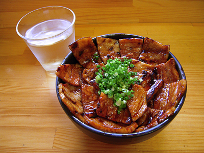 炭焼豚丼 中豚丼 豚野郎.jpg