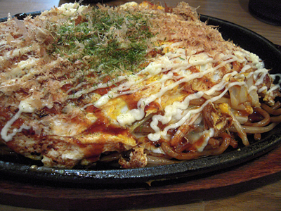 鉄板お好み焼きそば アップ 銀ちゃん上野広小路.jpg