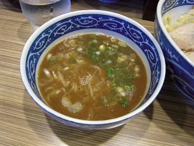 豚骨魚介つけ麺(大盛) つけ汁 檜庵赤羽.jpg
