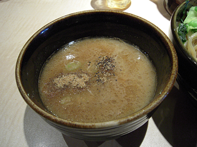 濃厚極太つけ麺(並盛り) つけ汁 SAWA.jpg