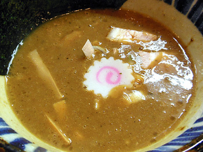 つけめん(中盛り) つけ汁 三三・大森.jpg
