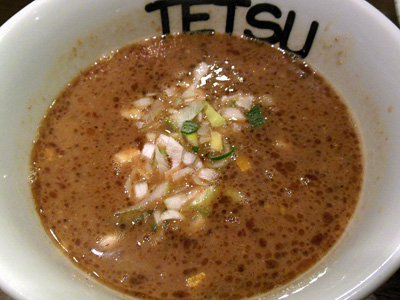 つけめん(大盛り) つけ汁 TETSU品川.jpg