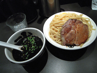 つけ麺 黒(大盛り) 武骨相傳.jpg