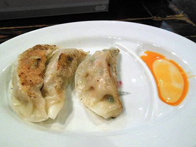 サービス餃子 きび桃太郎.jpg
