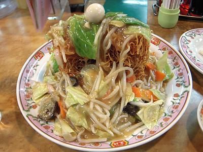 揚げそば(大盛り)+餃子 揚げそば 王将西日暮里.jpg
