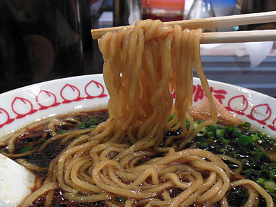 浅草ブラックらーめん 麺 きび桃太郎外伝.jpg